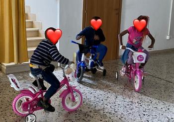alcuni-dei-bambini-che-hanno-ricevuto-le-bici.jpg