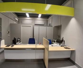 La-linea-di-sportelleria-del-rinnovato-ufficio-postale-Polis-di-Montazzoli.jpg