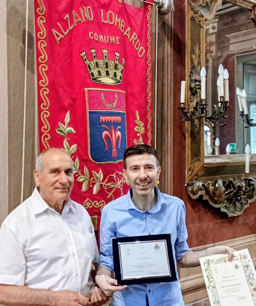 https://www.terredichieti.net/archivi/immagini/2026/A/A-sinistra-il-Presidente-del-Premio-il-prof.-Angelo-Manitta---a-destra-il-poeta-e-scrittore-Bruno-Montefalcone-premiato-al-Comune-di-Alzano-Lombardo.jpg