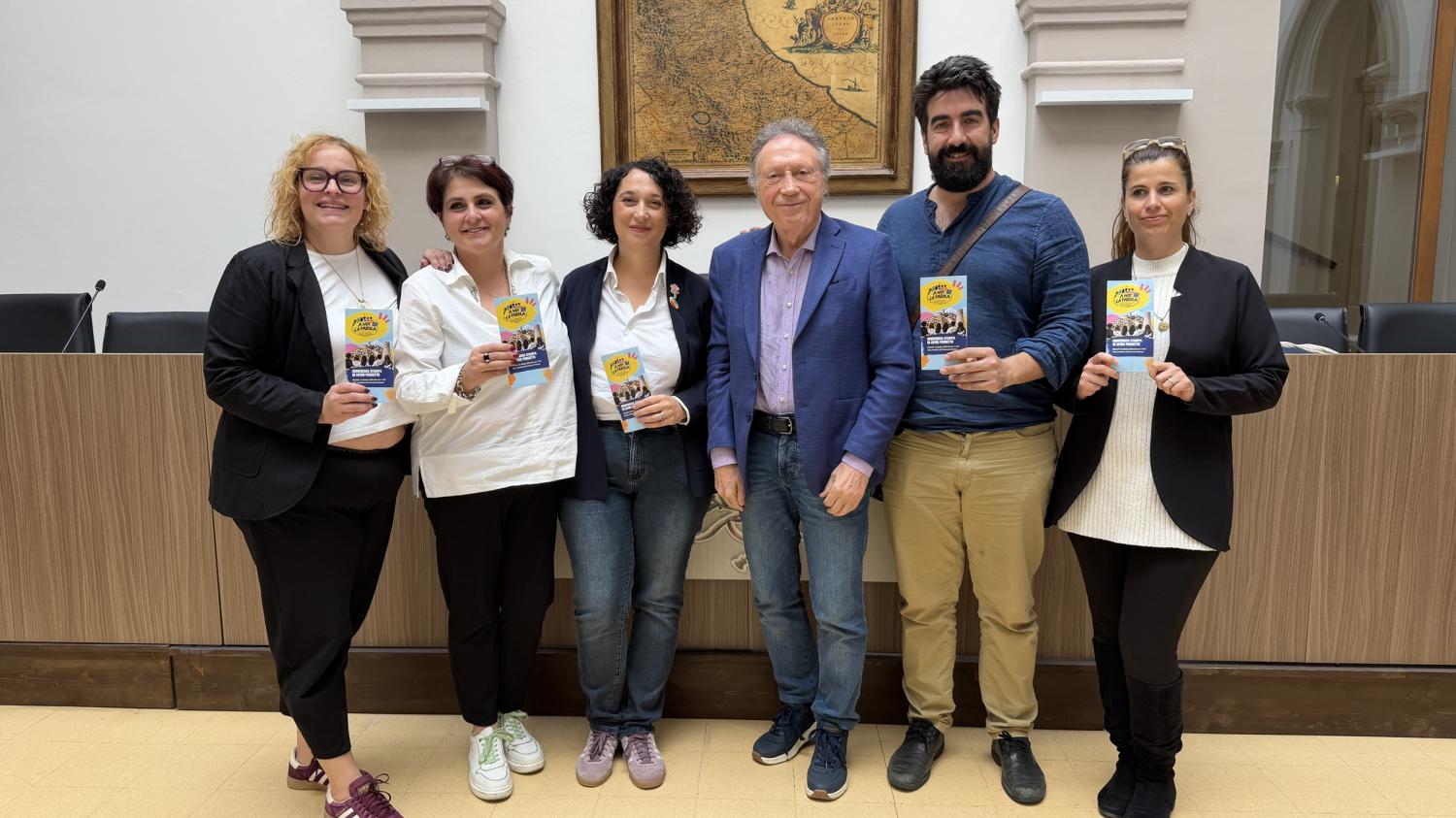 https://www.terredichieti.net/archivi/immagini/2026/A/Associazioni-con-sindaco.jpg