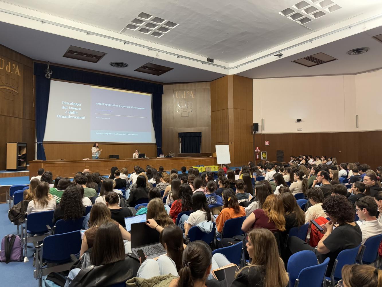https://www.terredichieti.net/archivi/immagini/2026/A/Aula-magna-di-Psicologia.jpg