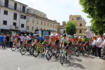 Giro-dAbruzzo-Juniores-04052025-partenza-SantEgidio-alla-Vibrata-(1).jpeg