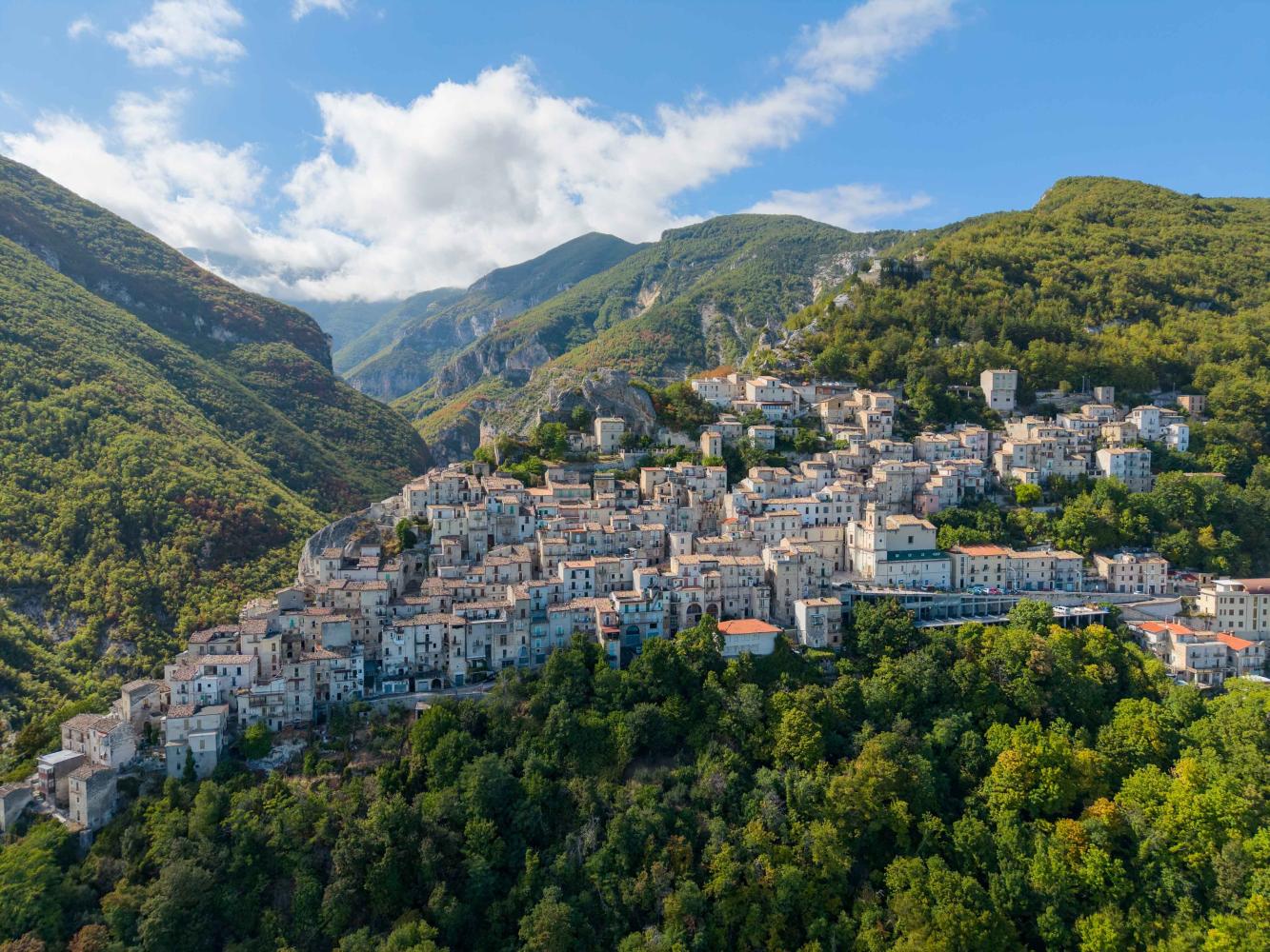 https://www.terredichieti.net/archivi/immagini/2026/P/Pennapiedimonte-(CH),-borgo,-foto-Katia-Camplone-©-FAI-(1).jpg