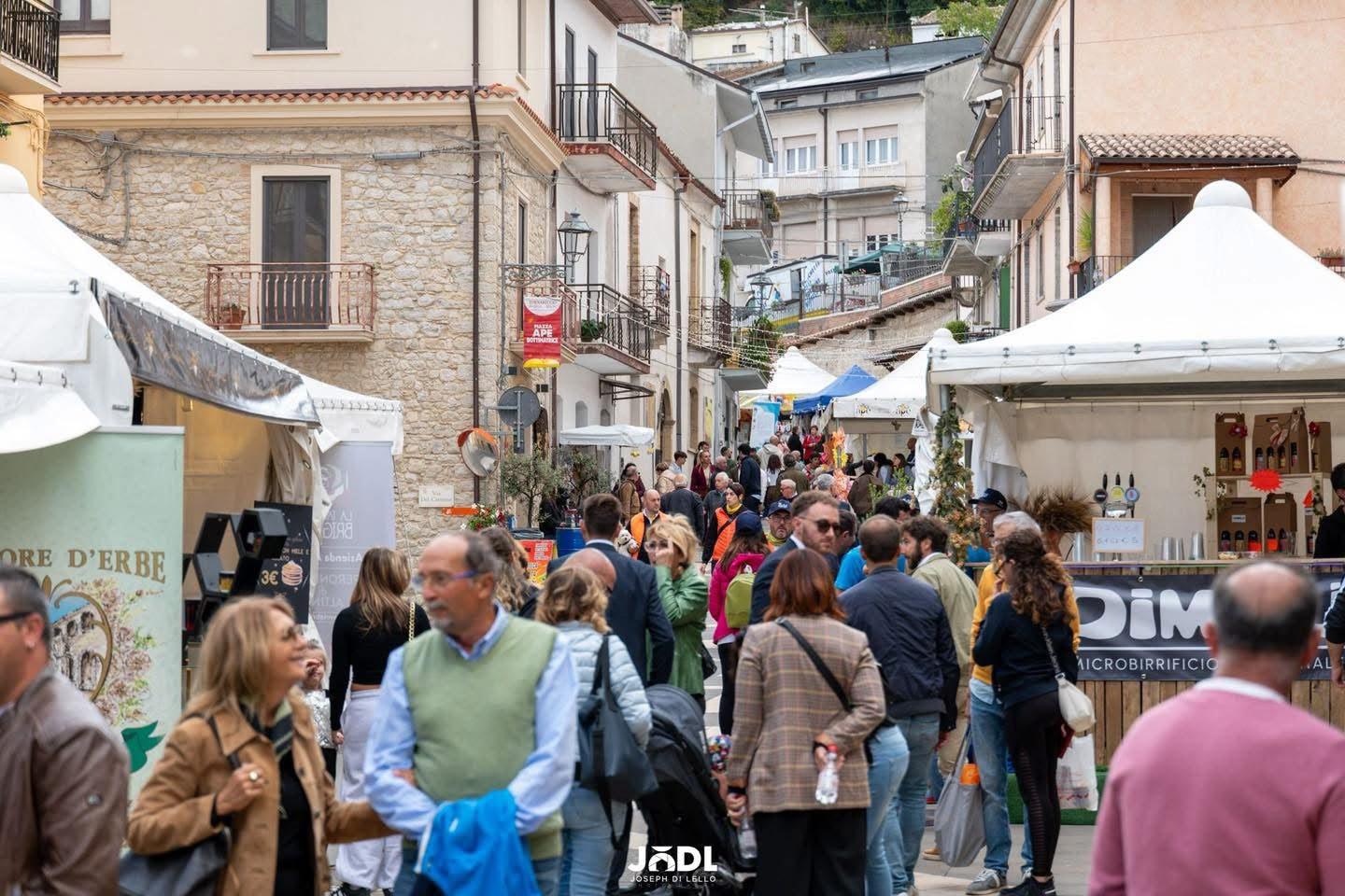 https://www.terredichieti.net/archivi/immagini/2026/R/Regian-di-miele-EXUidw.jpeg