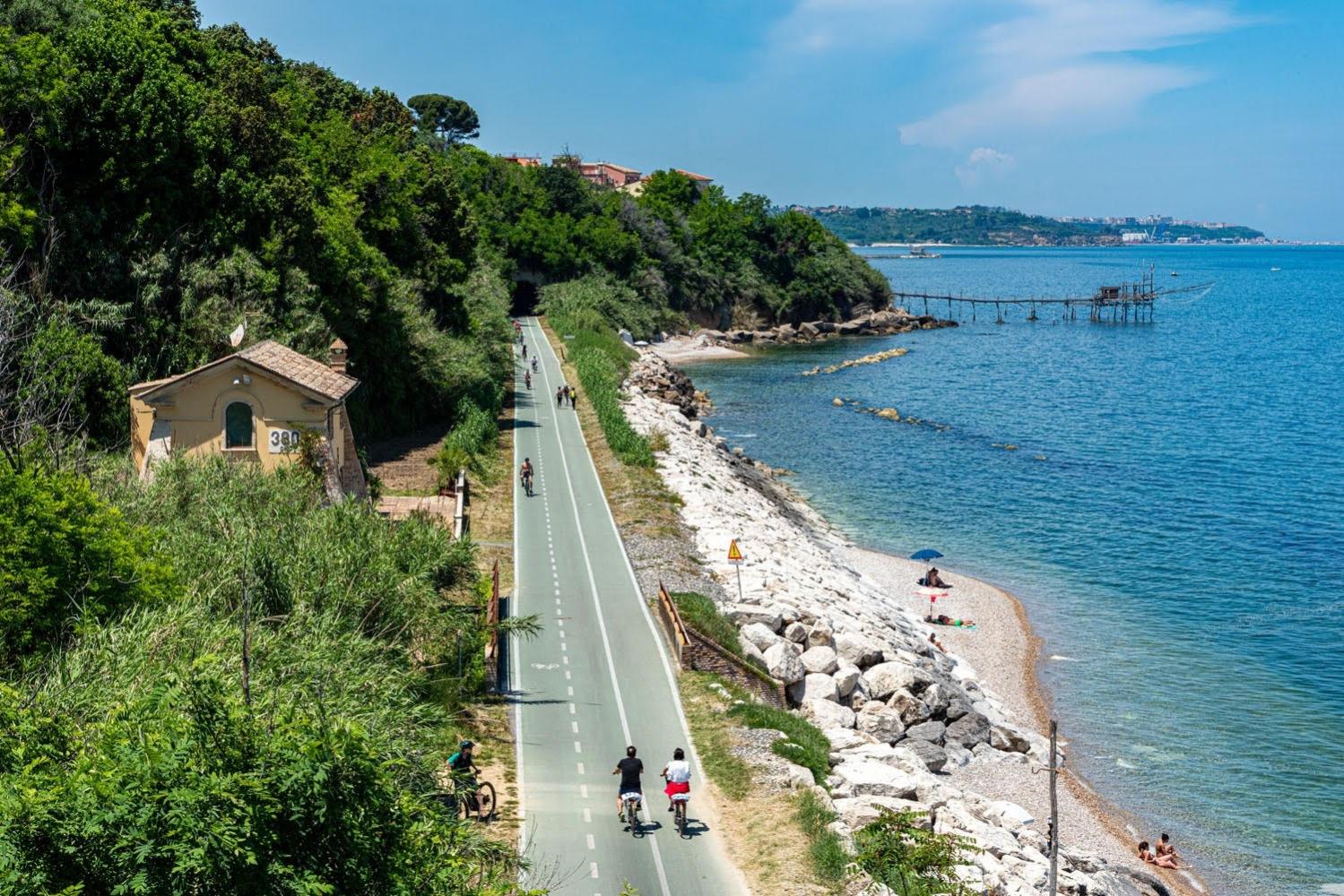 https://www.terredichieti.net/archivi/immagini/2026/V/via-verde-costa-dei-trabocchi-1.jpg